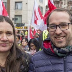 Stadtverordnete Astrid Buchheim und Michael Müller solidarisierten sich mit den Streikenden.